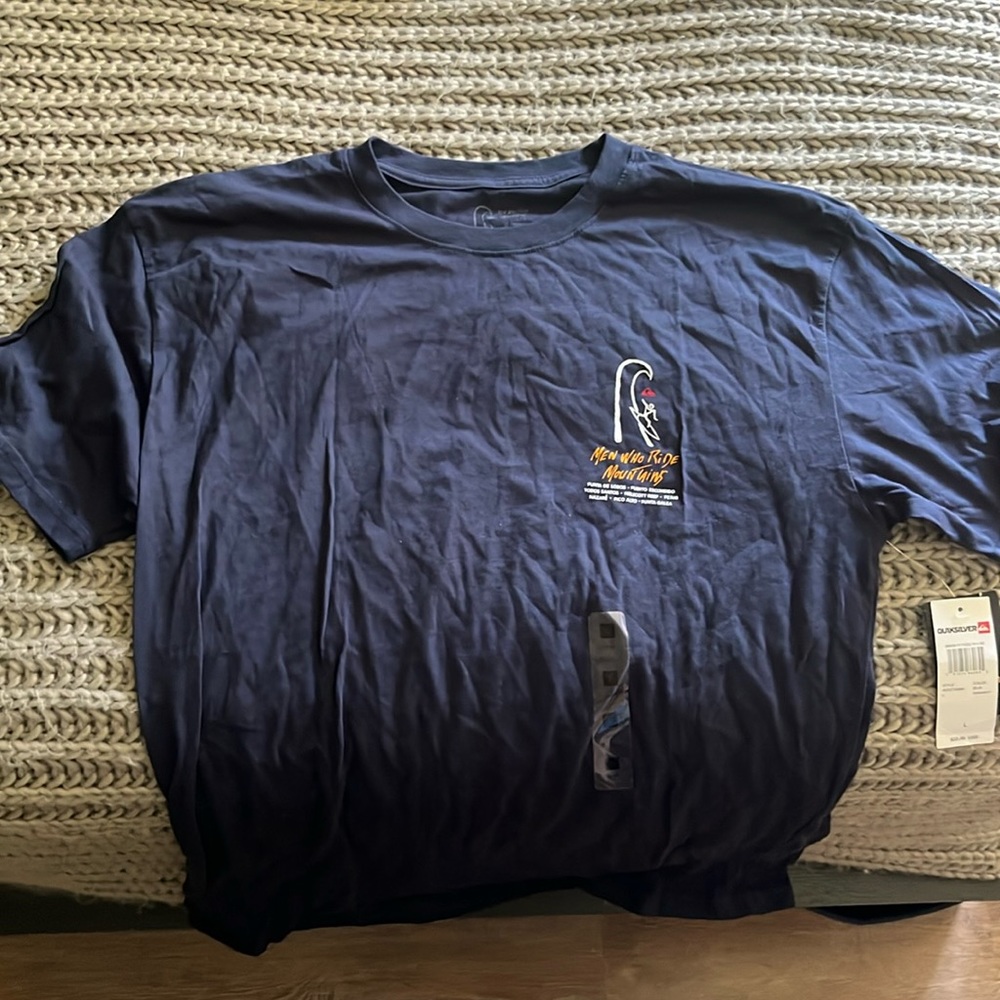 Quiksilver t shirt Large. NWT